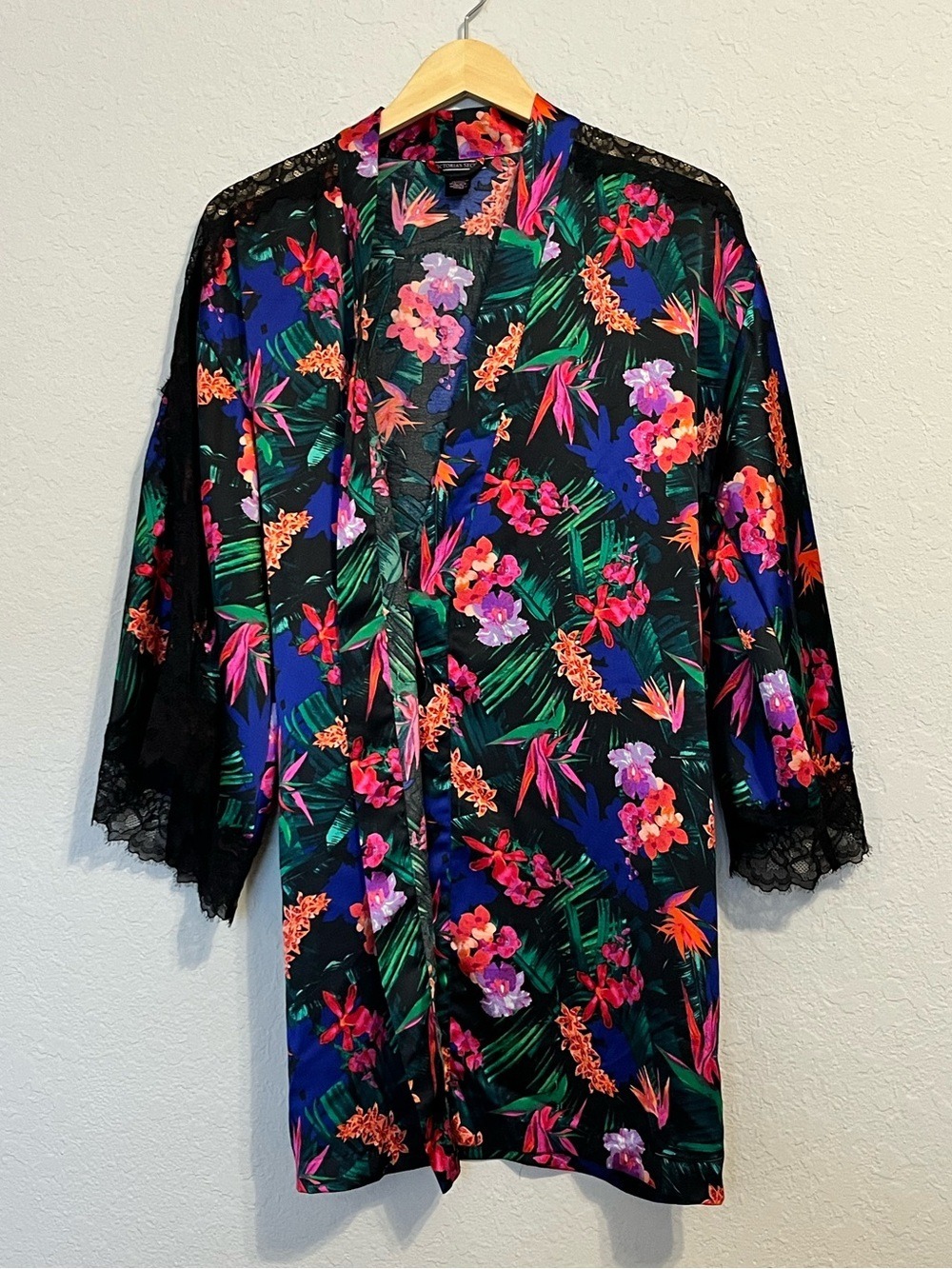 Victoria’s Secret Tropical Floral Satin Kimono Robe XS/S Black Lace Sleeve